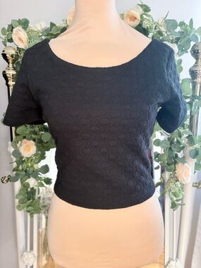Lord & Taylor Black Textured Crop Top